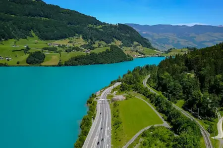Švajčiarska diaľničná známka 2025: Čo by ste mali vedieť